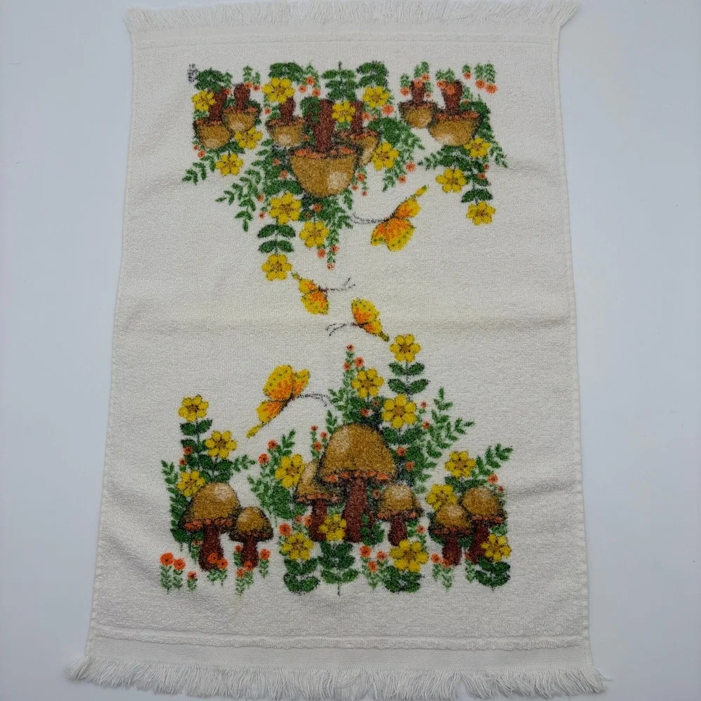 Vintage Sayco Mushroom Butterfly Fringed Hand Towel Retro 70s Cottagecore Cream